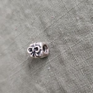 Pandora present 🎁 charm